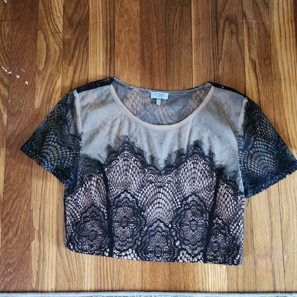 Tobi Silver and Black Graphic Crop Top